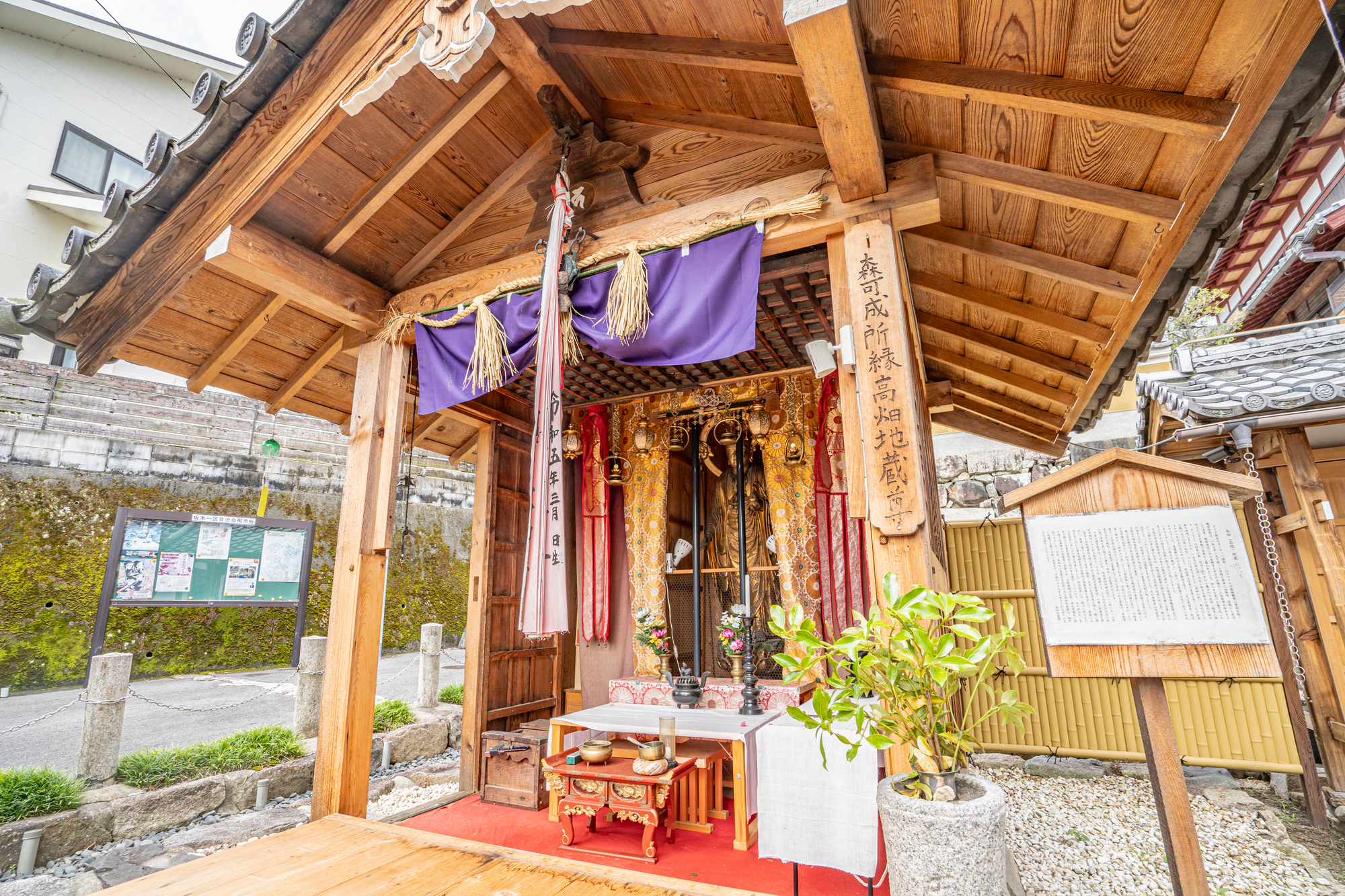 山門からの全景